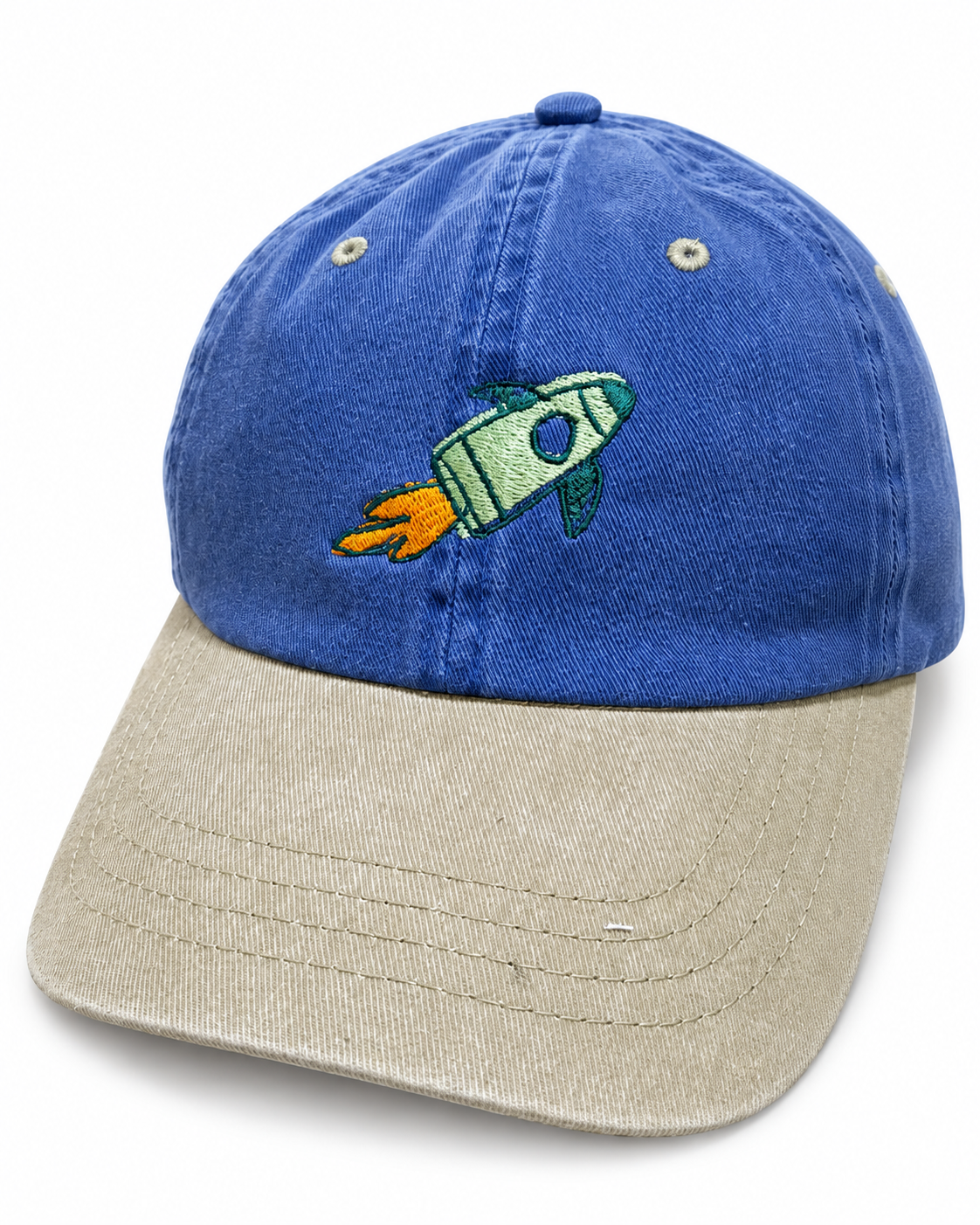 Gorra azul personalizada con un cohete bordado